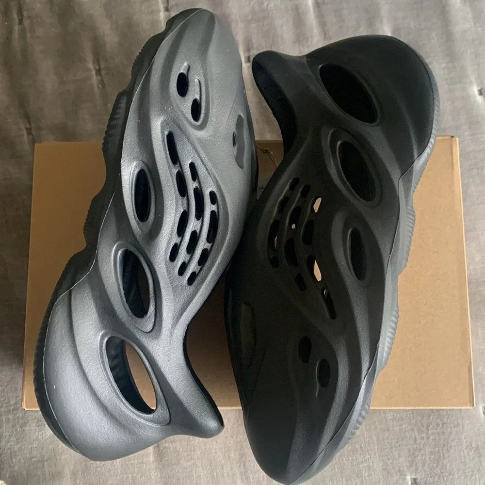 Yeezy Foam RNR - Picture 9 of 10